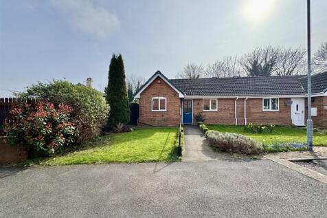 EXTERNAL FRONT AND DRIVEWAY