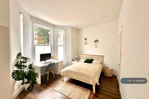 Ground Floor Ensuite Bedroom