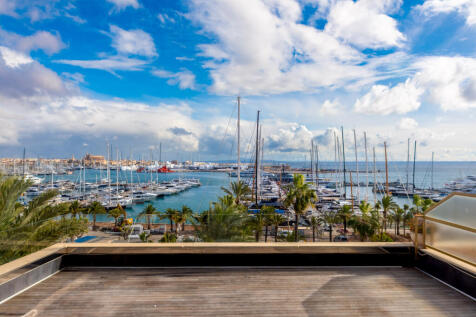 Apartement with sea views