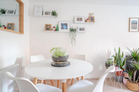 Sitting / Dining