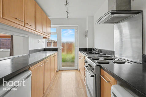 Hampton Close, BEDFORD photo 4