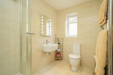 5 bed, 4 bath Detached in Sheffield - Photo 17