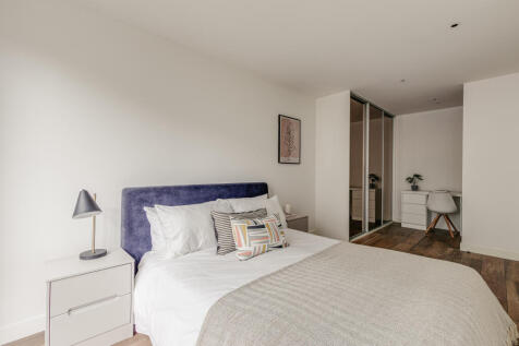 54 Three Colts Ln, London photo 4