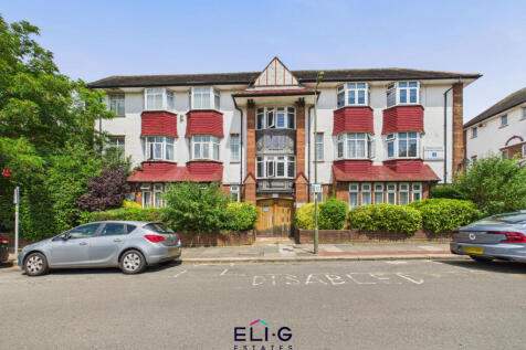 Three bed first floor purpose built apartment