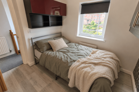 1-bed semi-detached on Drayton Street, Hulme, Manchester. M15 5LL, £600/mo