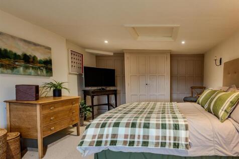 Bed 4.jpg