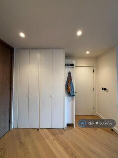 Wood Crescent, London, W12 photo 3