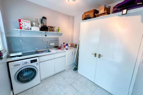 2 Rawlins Close, N3 (8).jpg