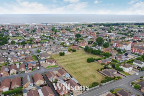 Grass Paddock / Extended Gardens