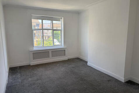 4 bed flat to rent Windsor Court, London NW11