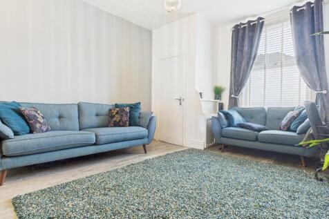 CAM03729G0-PR0189-STILL002