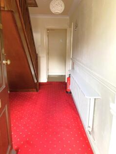 Available SEPT 2026-  6 Rooms - Turnpike Close photo 3