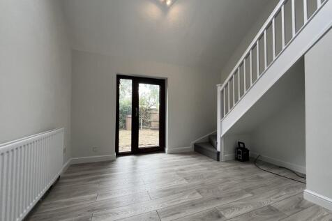 Delapre Court, Eye, Peterborough, PE6  photo 4