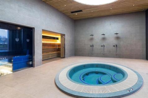 Communal Jacuzzi and spa area