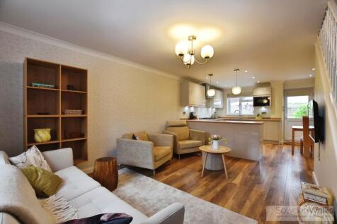 Open Plan Living Room/Kitchen Area