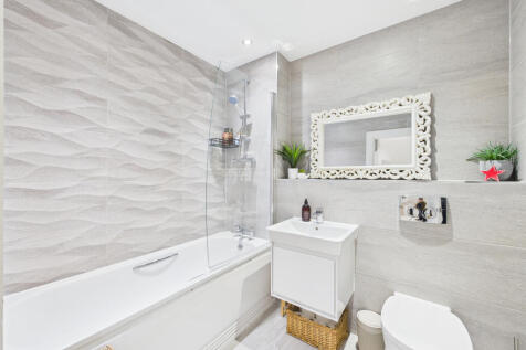 CAM01354G0-PR0629-STILL003