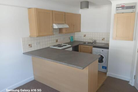 Flat , Clarendon Press, Market Street, Ventnor photo 3