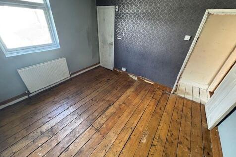 BACK BEDROOM
