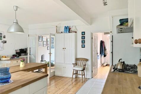 Albert Road, Cowes, Isle of Wight, PO31 photo 5