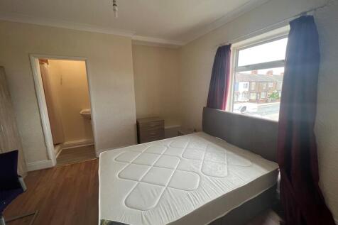 dOUBLE BEDROOM 1