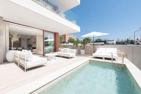 Pool and Exterior (1