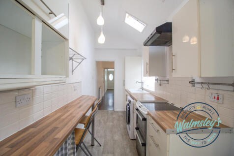 Impressive modern kitchen with vaulted ceiling