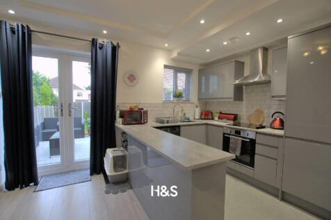 222 Lincoln Road North - Kitchen 1.jpg