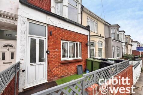 2-bed flat on Chichester Road Portsmouth PO2, £1,200/mo