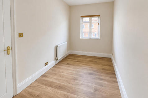 Gilda Court, Watford Way, Mill Hill, Barnet, London photo 5