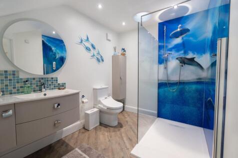 En-suite to Bedroom Three