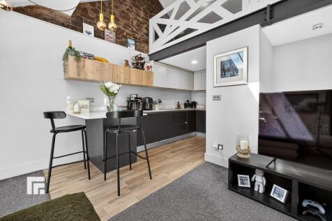 LOUNGE/KITCHEN/DINING AREA