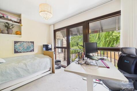 CAM02127G0-PR0325-STILL035