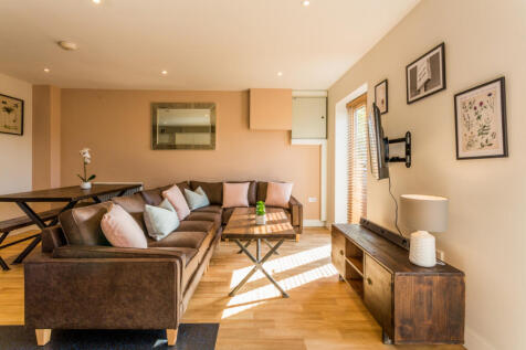 St Hilds Flat 4 living room 2