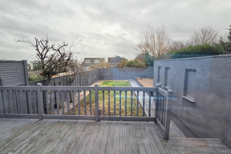 Refurbished Modern 4 Bed Semi-Detached House