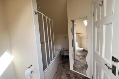 1 Atherstone stables bathroom 2.jpg