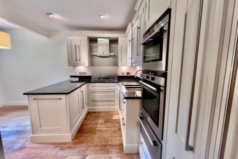 Kitchen (2).jpg
