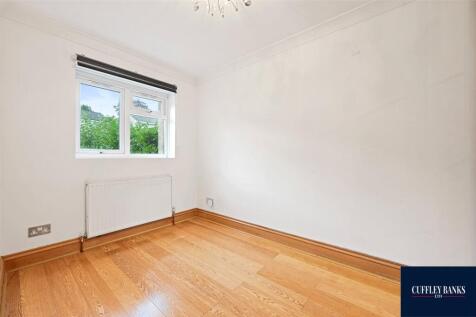 Knoll Crescent, Northwood, Middlesex, HA6 photo 4