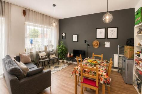 Hollymoor Lane, Epsom, Surrey, KT19 photo 3