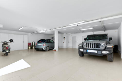 Spaciuos underground parking