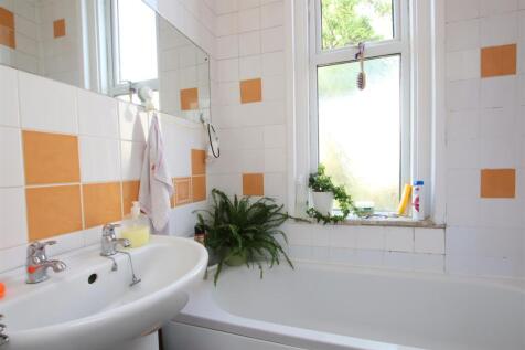 Bathroom.JPG