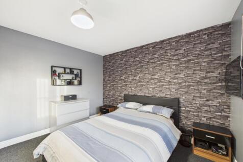 CAM03185G0-PR0127-STILL024