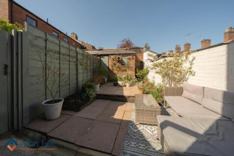 Garden &amp; Outhouse