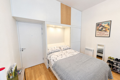 Clippers Quay, Abito, M50 photo 4