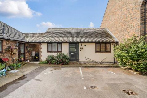Chichester, PO20 - property photo