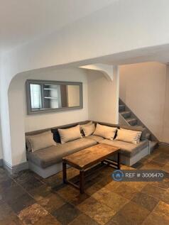 The Green, Bedford, MK43 photo 3