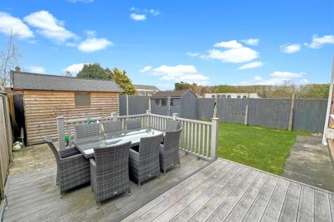 Decked Entertainment Area 639