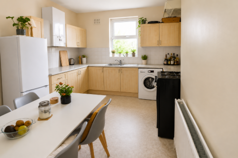 SPACIOUS KITCHEN