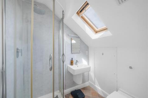 Top Floor 20 Glenrosa Street-18.jpg