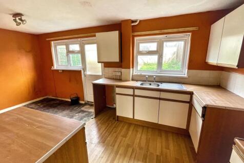 74 Solent Gardens, Freshwater, Isle of Wight, PO40 9PW