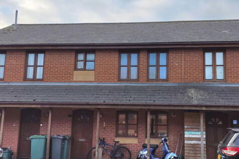 Newport, PO30 - property photo